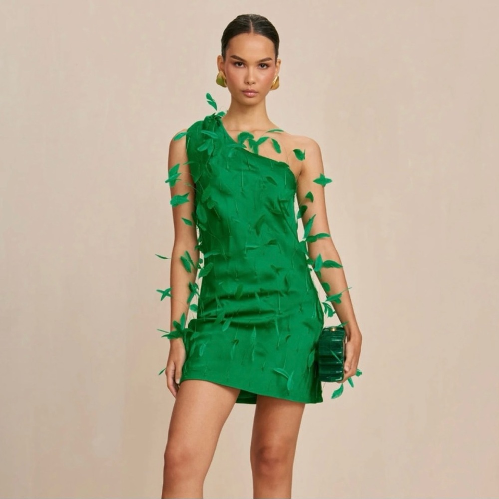 Elegant Green Dress with Leaf Accents